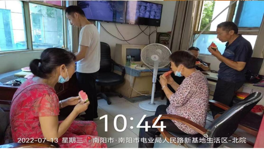 南阳市国益资产管理有限公司 开展高温天气送清凉慰问活动